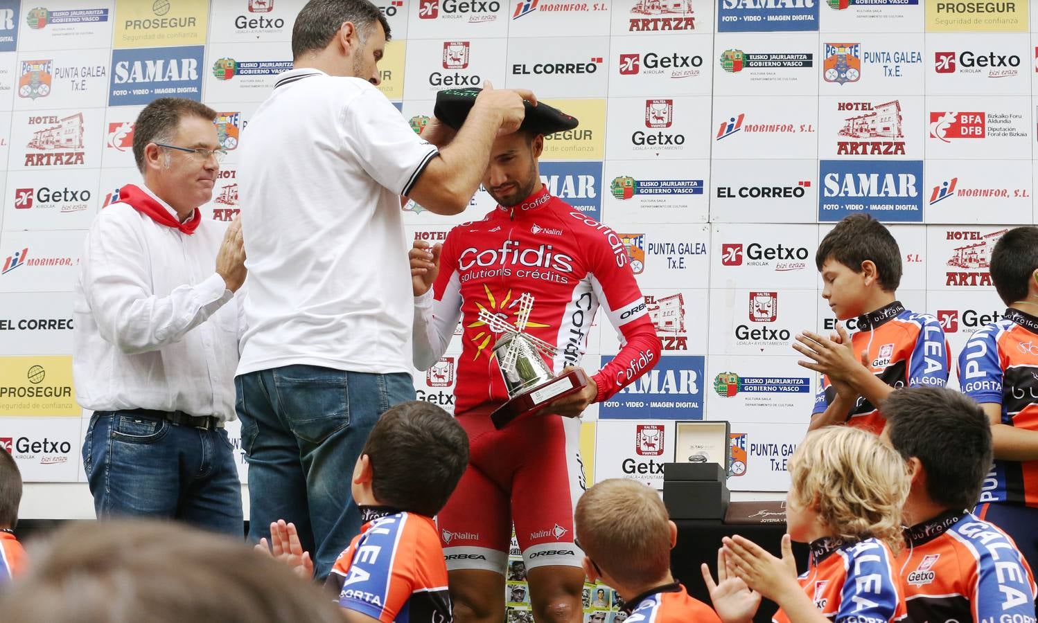 Nacer Bouhanni se impone en el Circuito de Getxo