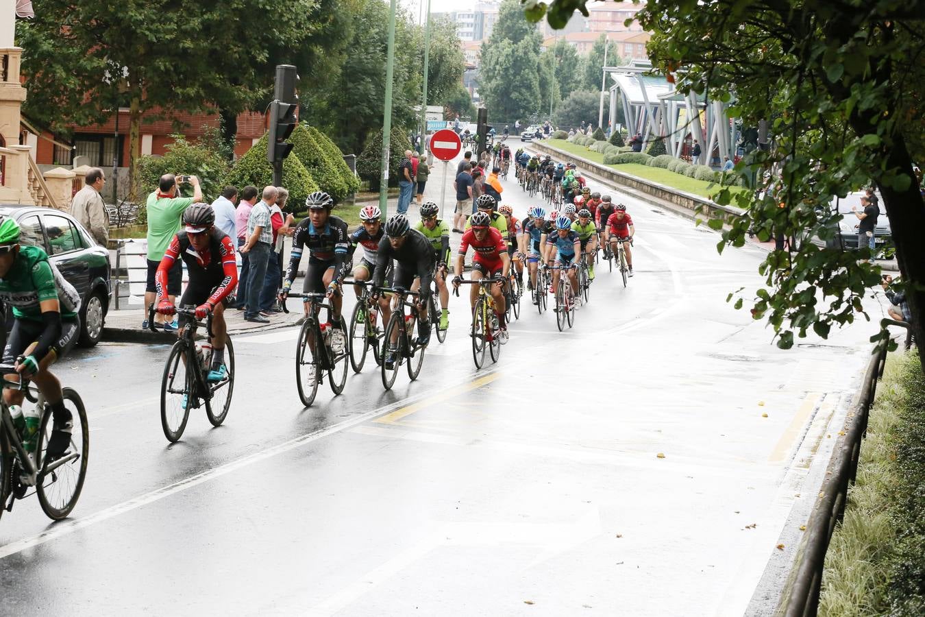 Nacer Bouhanni se impone en el Circuito de Getxo