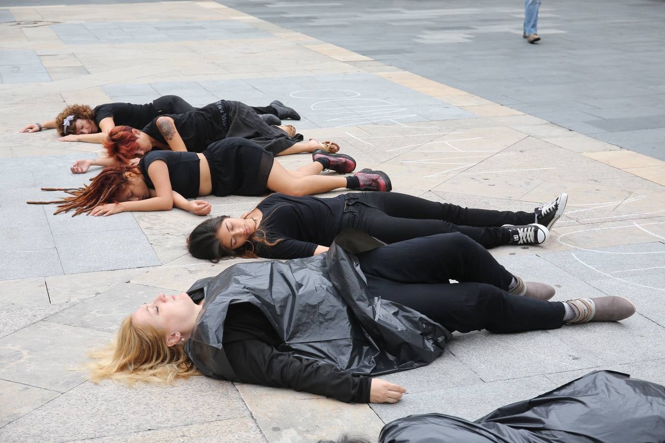 Mujeres de luto por la violencia de género