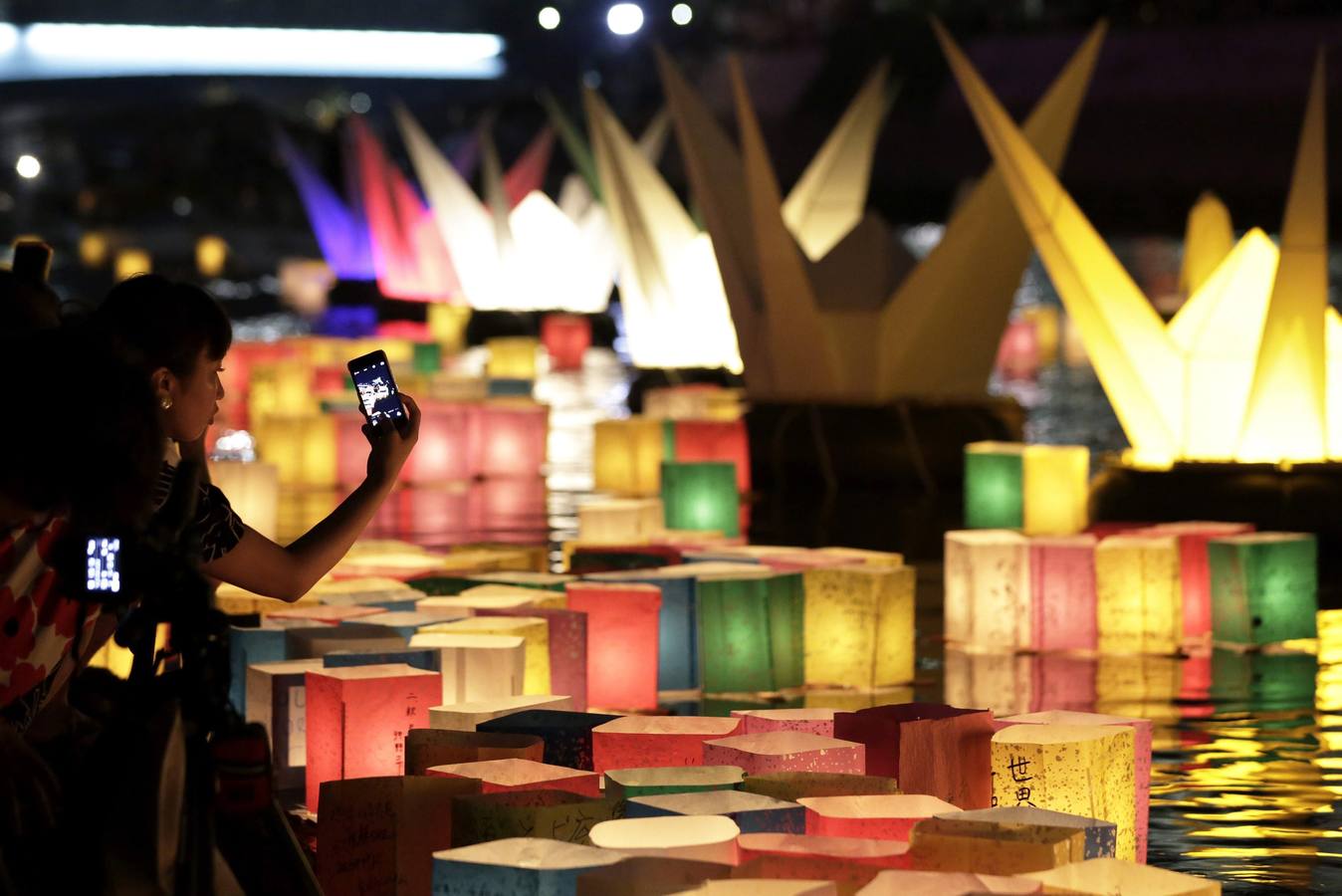 Los japoneses reviven el horror de Hiroshima