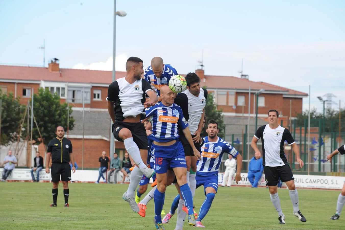 El Alavés termina la pretemporada con una nueva derrota