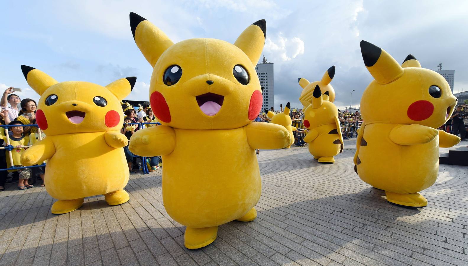 Cientos de &#039;Pikachu&#039; inundan las calles de Japón