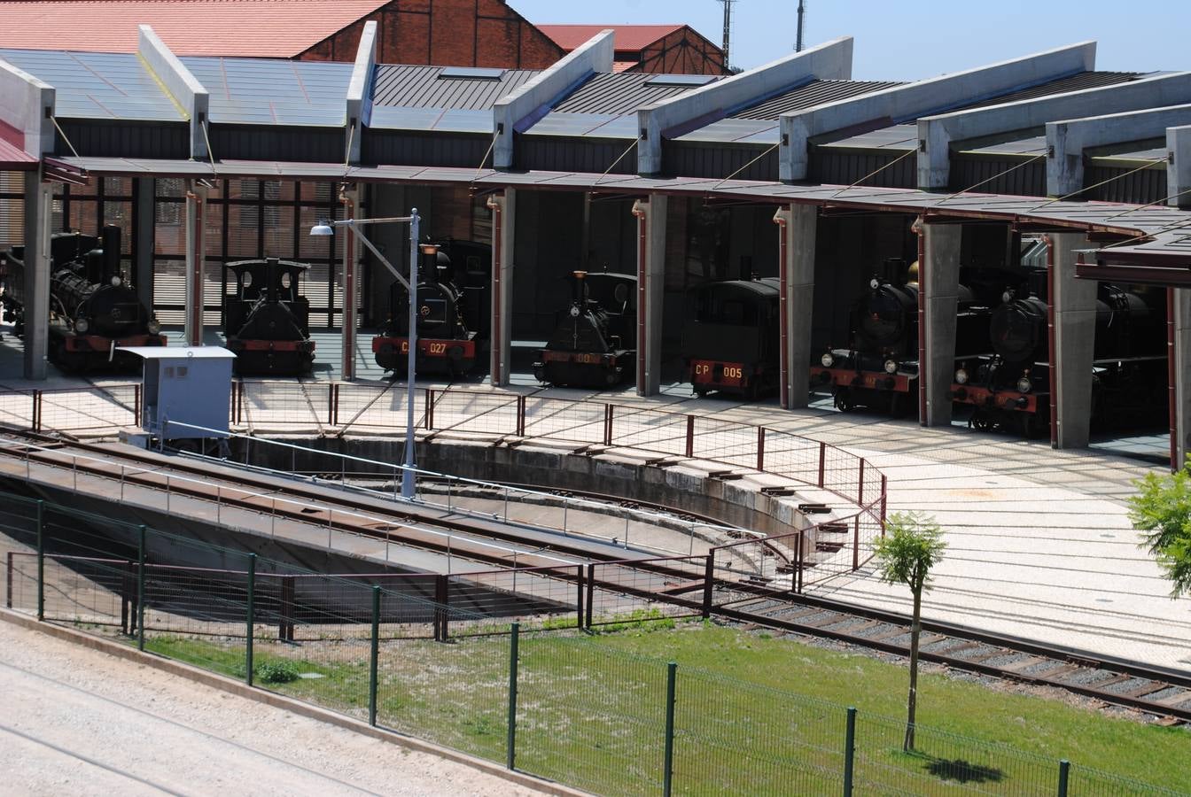 Depósito de locomotoras del Museo Nacional del Ferrocarril junto a la estación de Entroncamento.. 