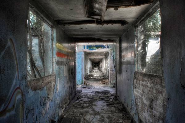 5. Nocton Hall (Inglaterra). El edificio original data de 1530, pero desde entonces ha habido dos reconstrucciones notables. Durante la I.G.M., se uso como casa de convalecencia para los oficiales estadounidenses heridos y  en la II.G.M.  como hospital militar. Cerró sus puertas en los años 90. Hoy se dice que hay espíritus rondando el lugar.