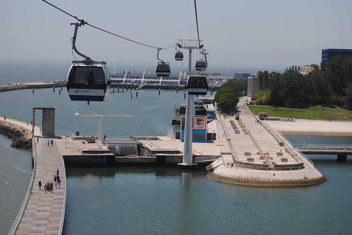 El teleférico de la Expo permite contemplar desde las alturas la ciudad y el puente Vasco de Gama.