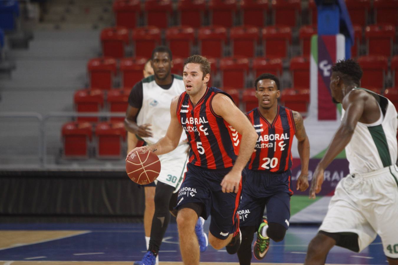 Amistoso entre Baskonia y PAU Orthez