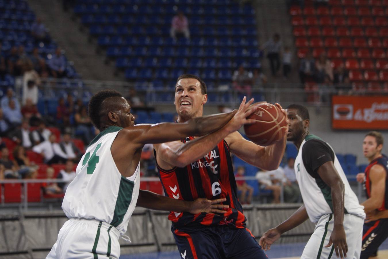 Amistoso entre Baskonia y PAU Orthez