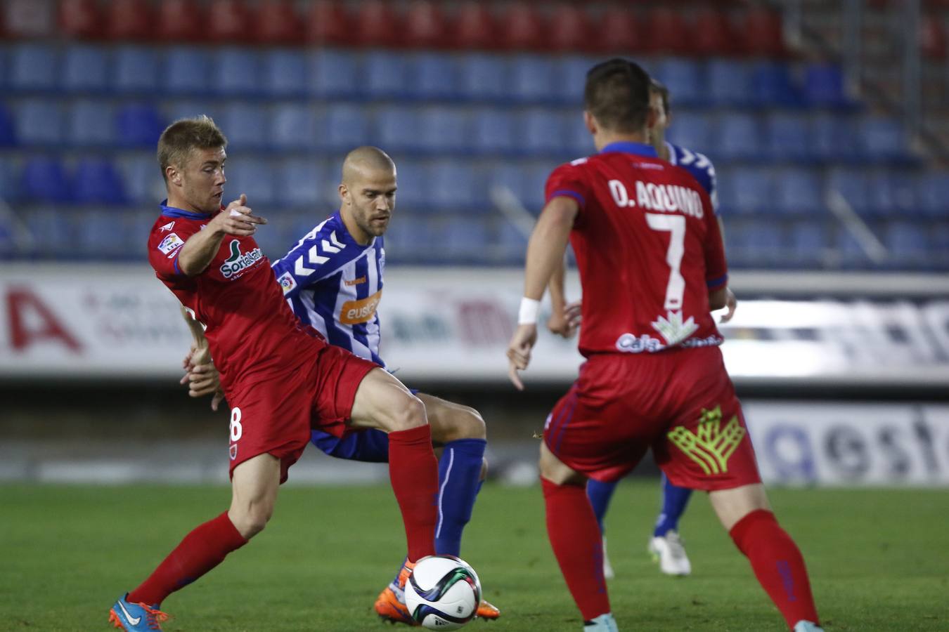 Partido de Copa entre el Numancia y el Alavés