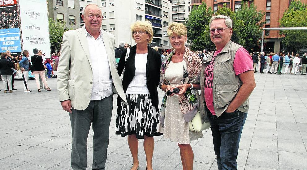 Wieslaw y Alicia Hankiewicz, Teresa y Henryk Zielinska.