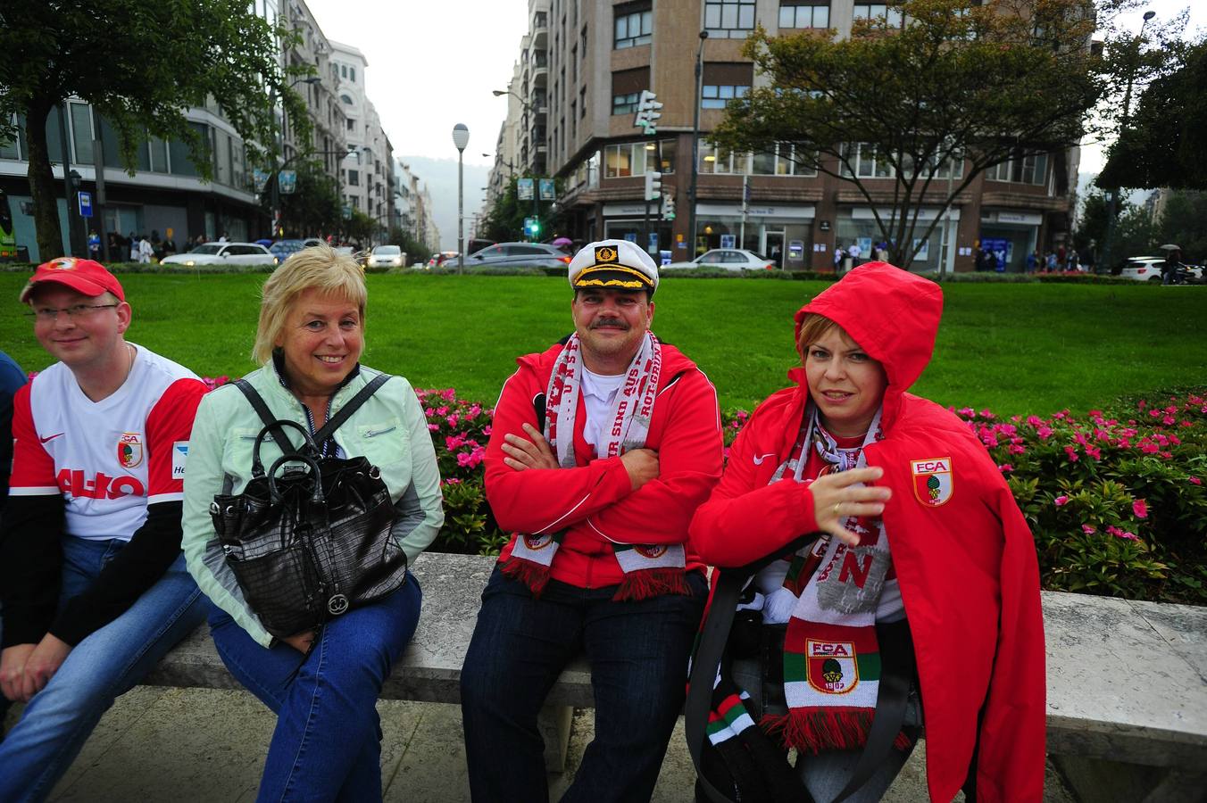 La Ertzaintza escolta a los aficionados del Augsburgo