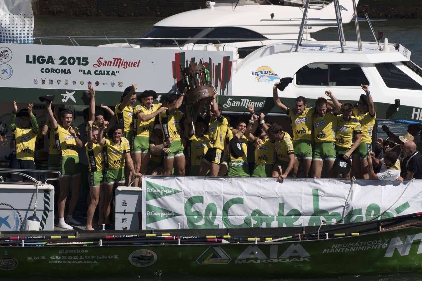 Kaiku gana en la ría de Bilbao