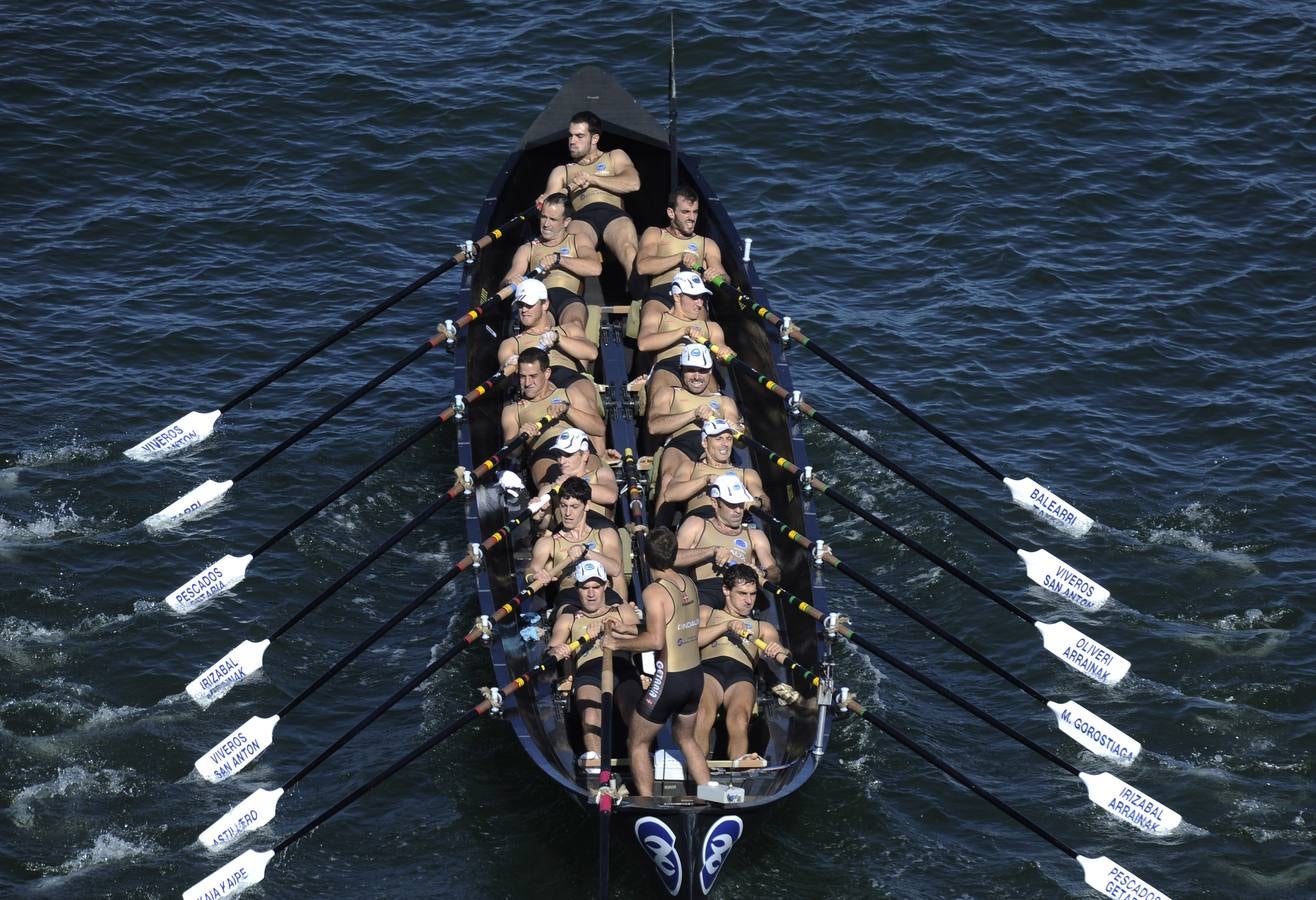 Kaiku gana en la ría de Bilbao