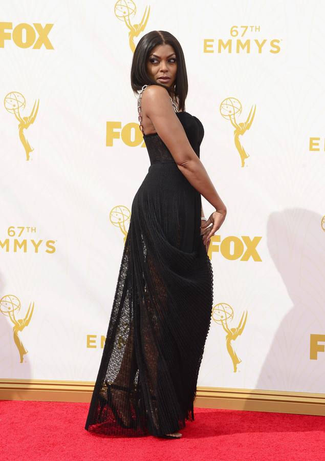 La actriz Taraji P. Henson posa sobre la alfombra roja.