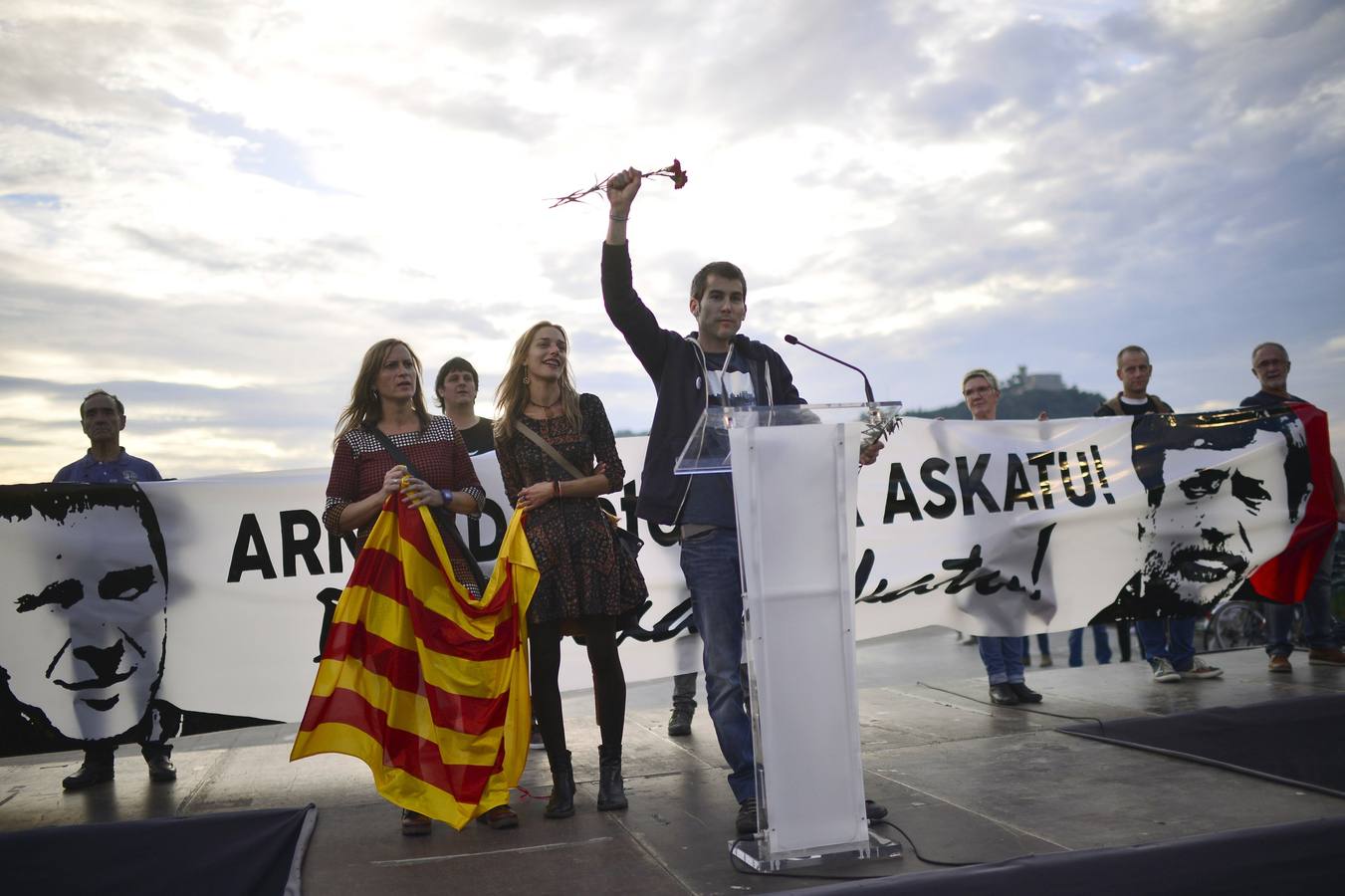 Miles de personas piden en San Sebastián la liberación de Otegi