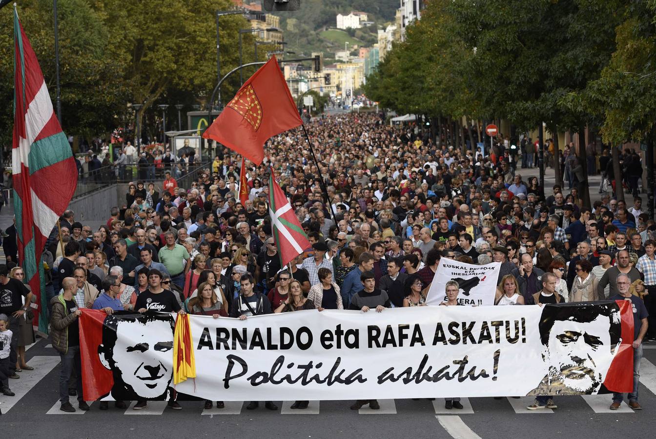 Miles de personas piden en San Sebastián la liberación de Otegi