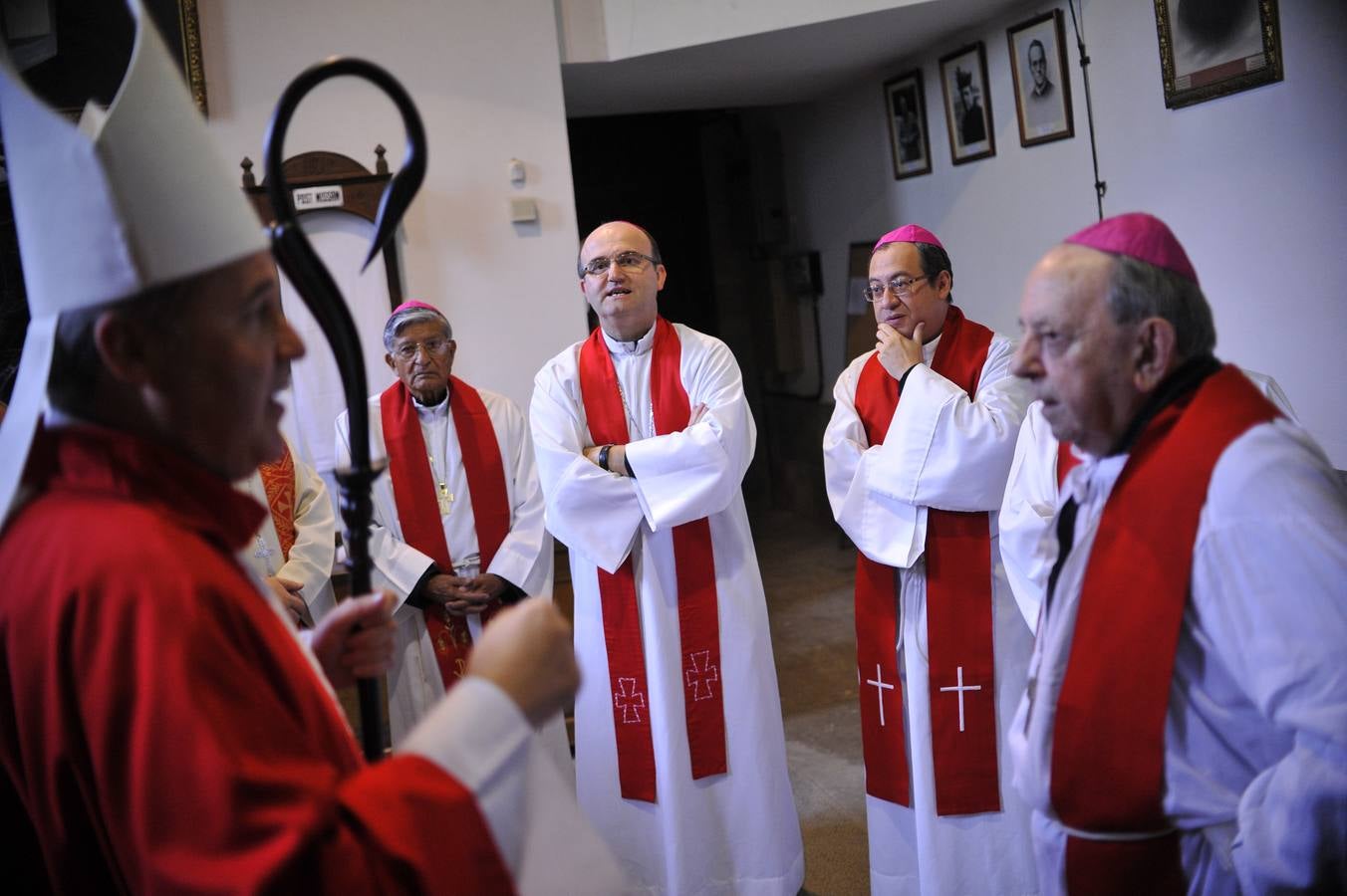 Los tres obispos vascos homenajean al centenario misionero Bittor Garaigordobil