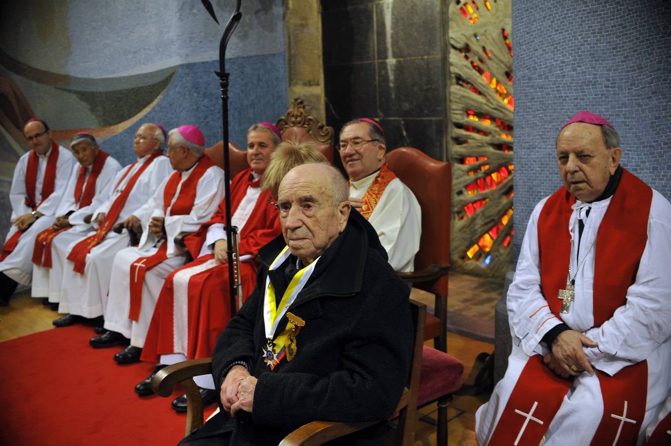 Los tres obispos vascos homenajean al centenario misionero Bittor Garaigordobil