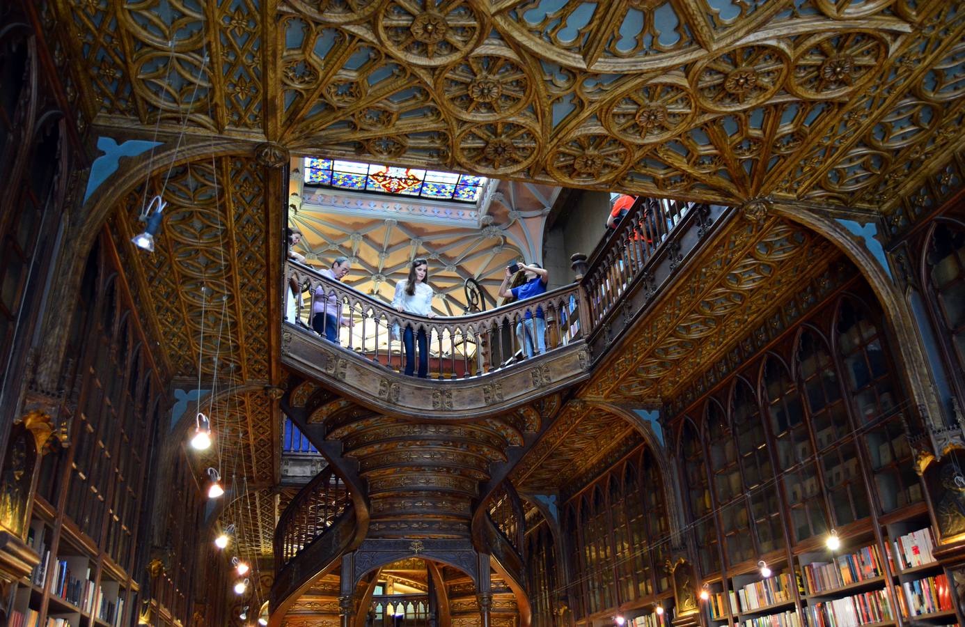 Oportoko liburutegi magikoa