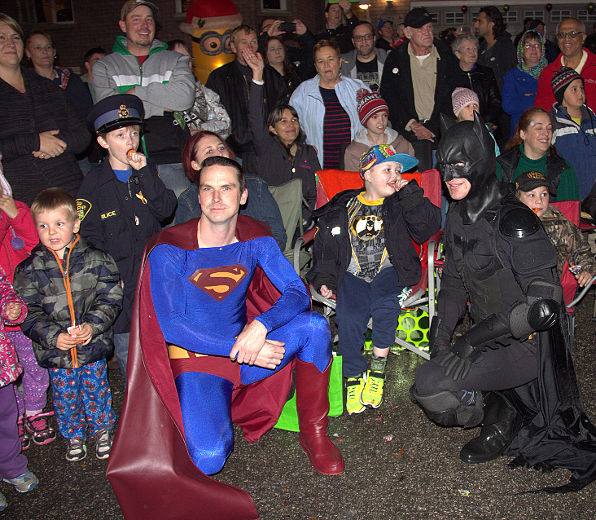 Un pueblo adelanta la Navidad para que pueda vivirla un niño enfermo terminal