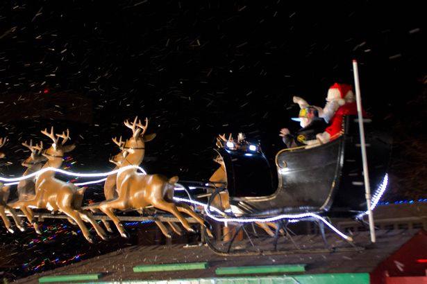 Un pueblo adelanta la Navidad para que pueda vivirla un niño enfermo terminal
