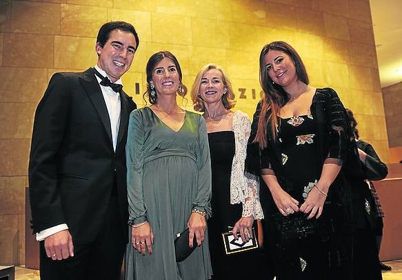 Koldo Eguren, Saioa Goitia, Carmen y Rebeca Dolz.