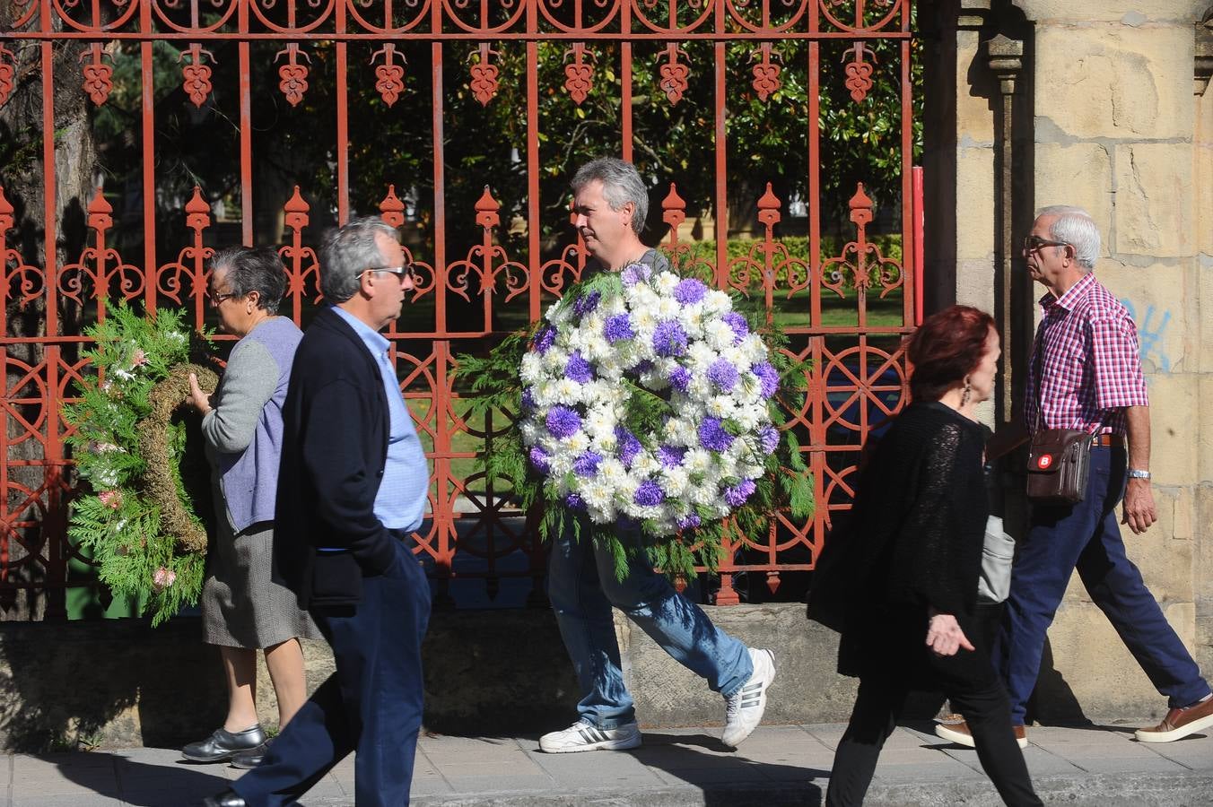 Día de Todos Los Santos en los cementerios vizcainos