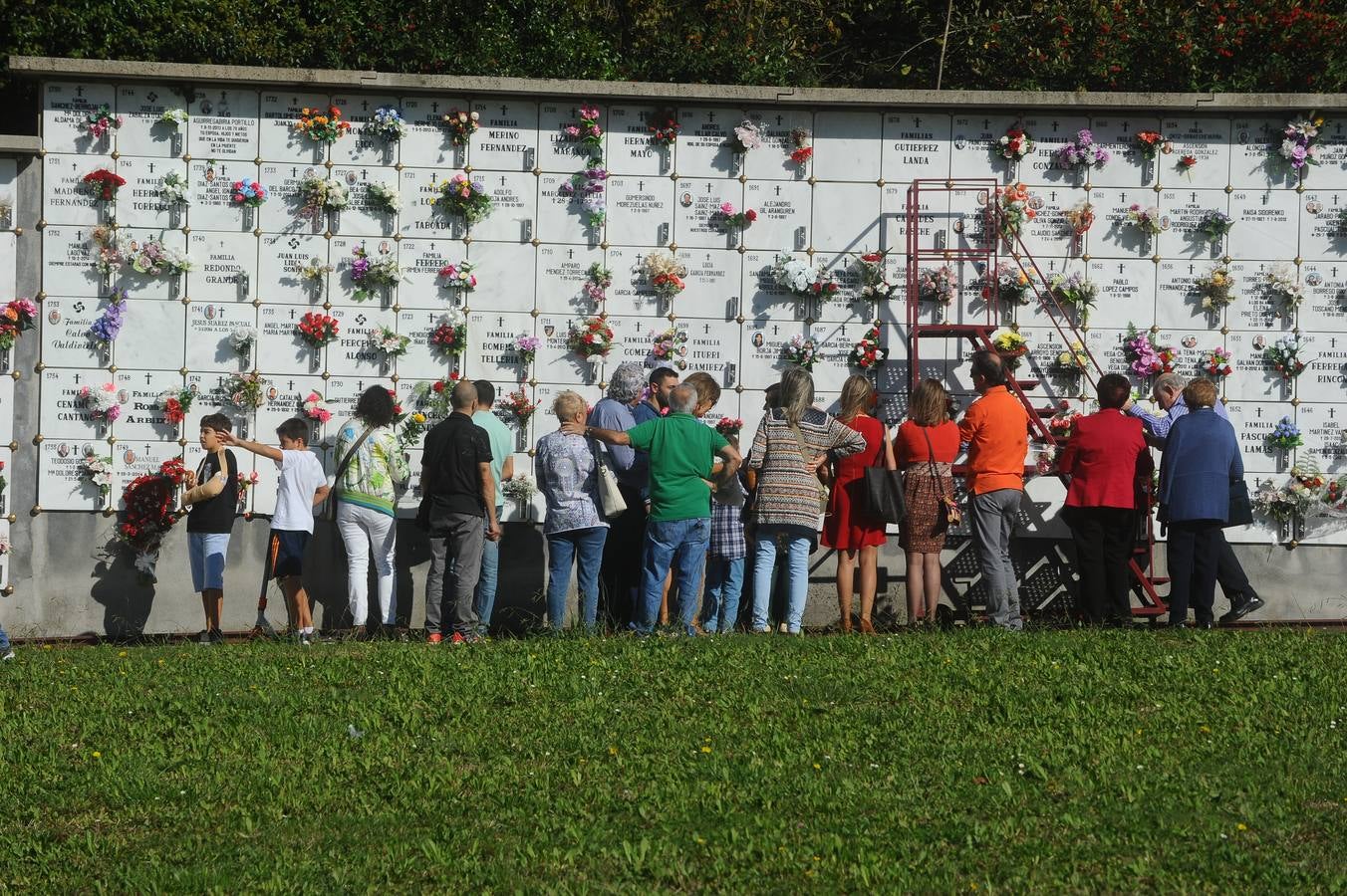 Día de Todos Los Santos en los cementerios vizcainos