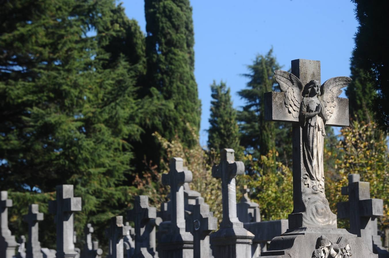 Día de Todos Los Santos en los cementerios vizcainos