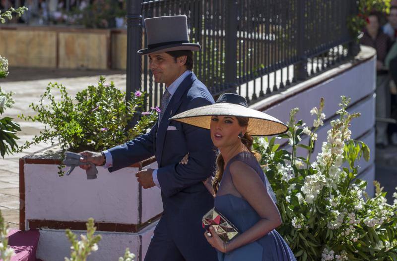 El matador de toros y hermano del novio Francisco Rivera y su esposa Lourdes Montes.