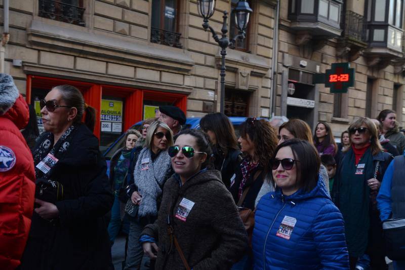 Miles de personas rechazan en Bilbao la apertura de comercios en festivos