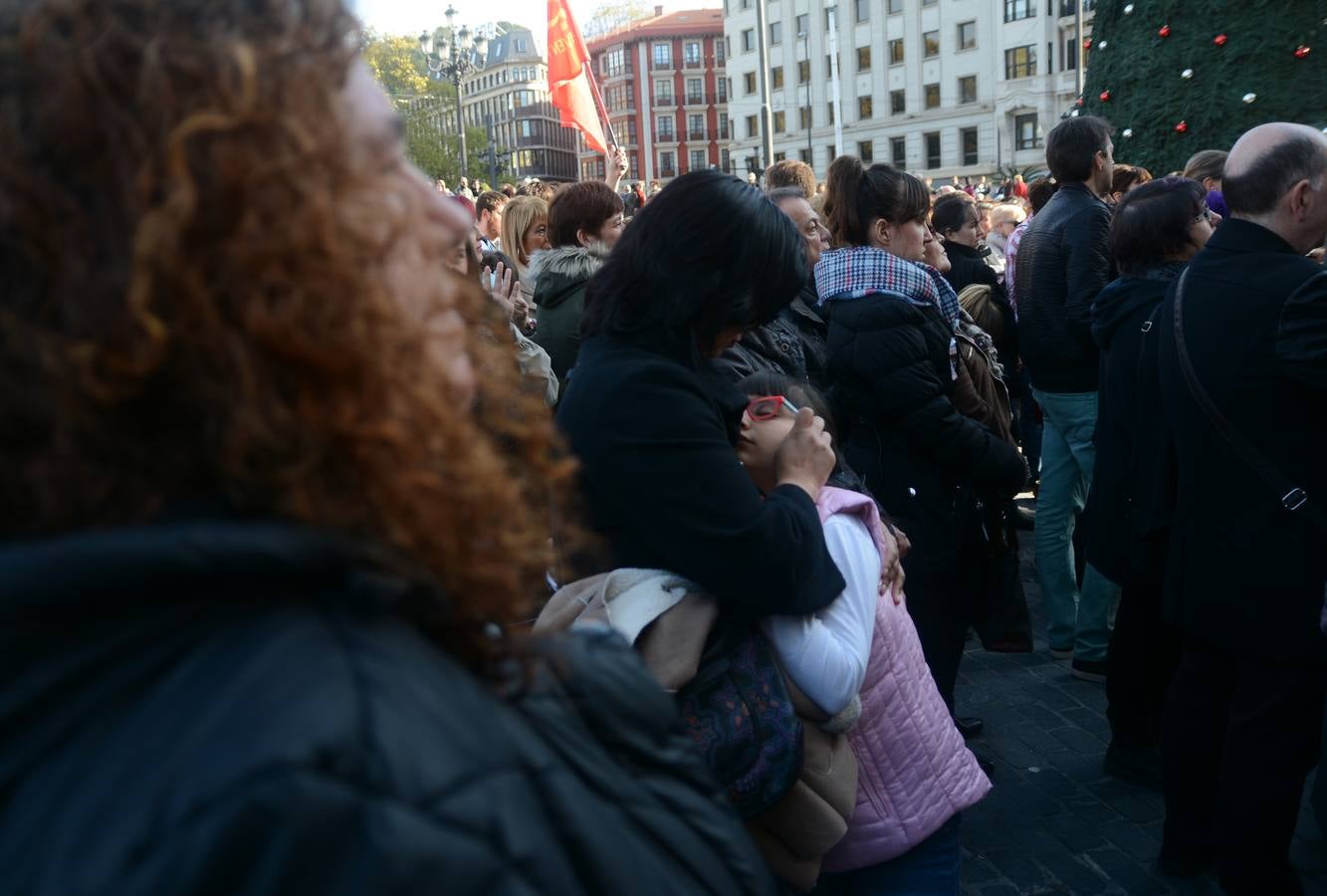 Miles de personas rechazan en Bilbao la apertura de comercios en festivos