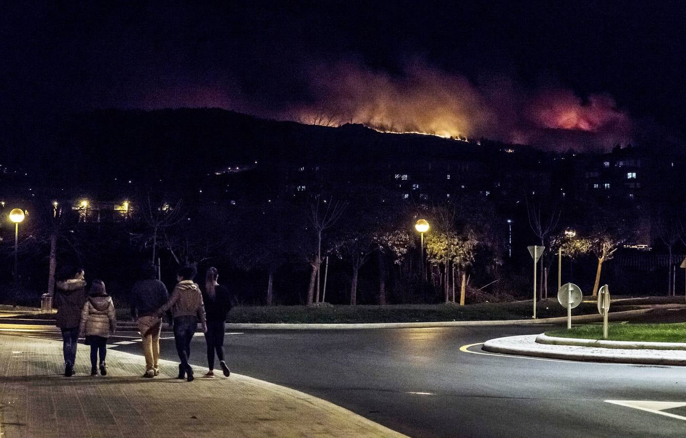 El incendio declarado en Berango, en imágenes