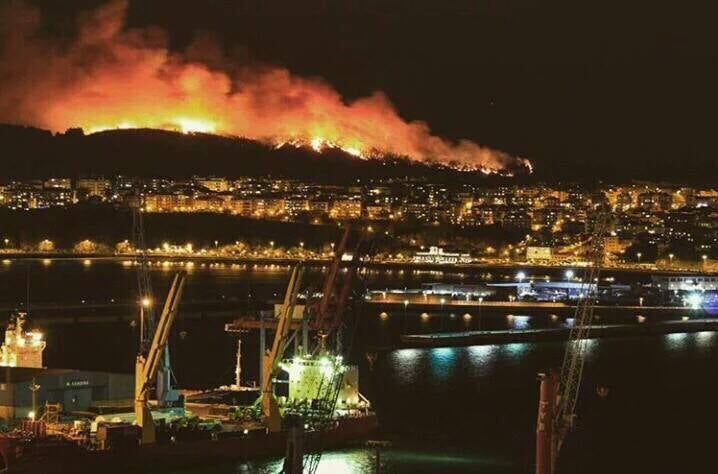 El incendio declarado en Berango, en imágenes