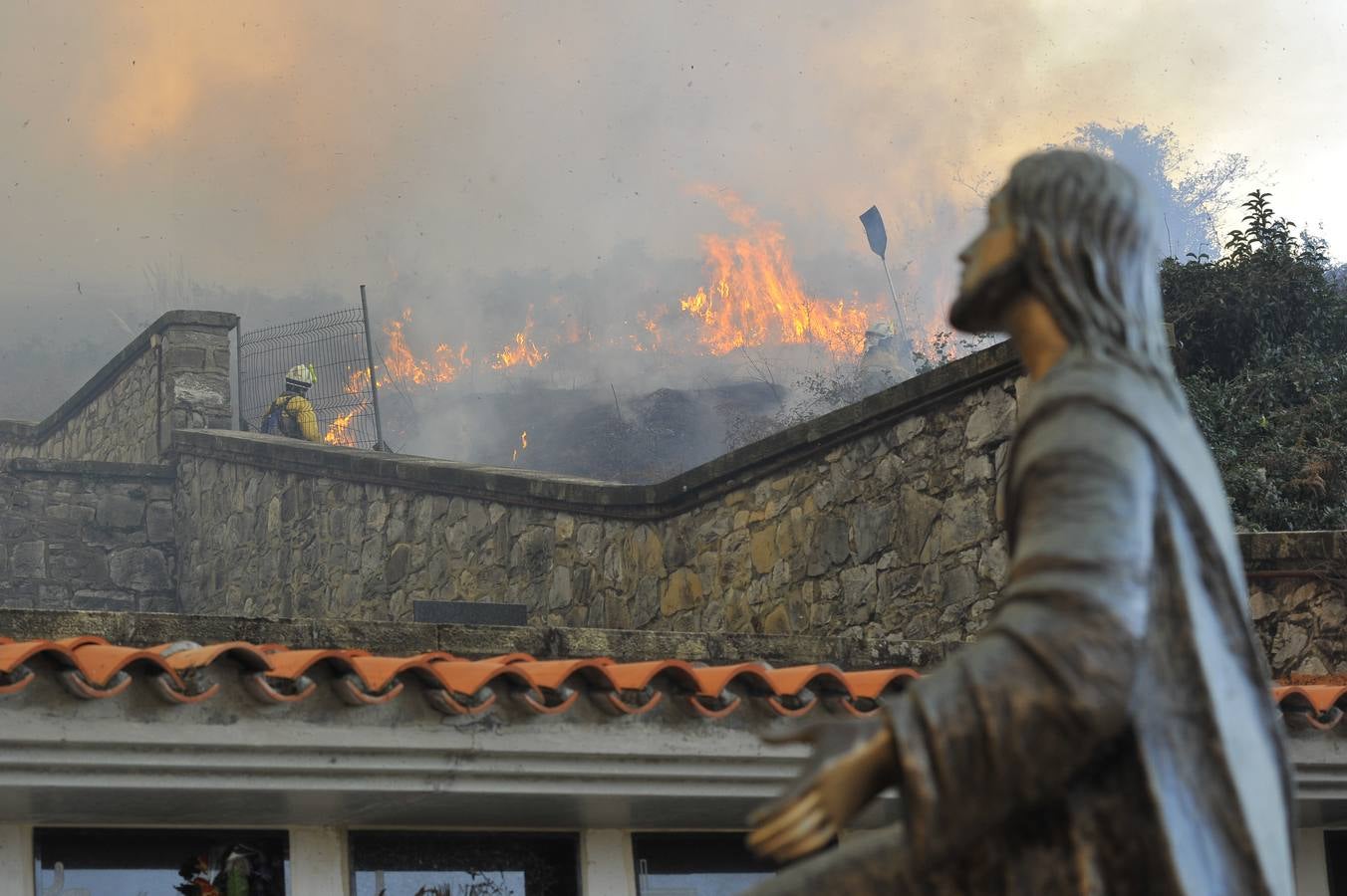 La lucha contra el fuego en Berango