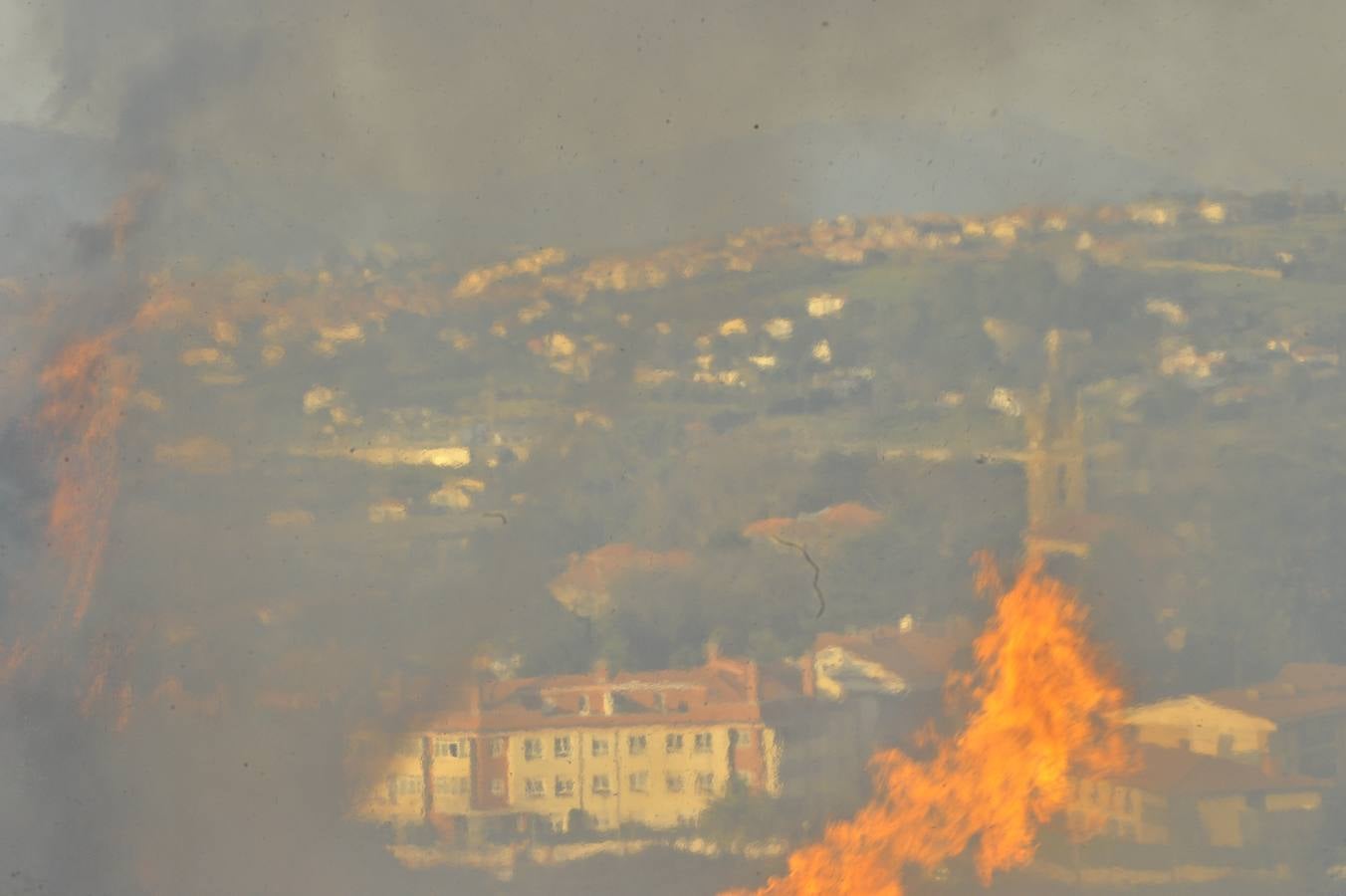 La lucha contra el fuego en Berango