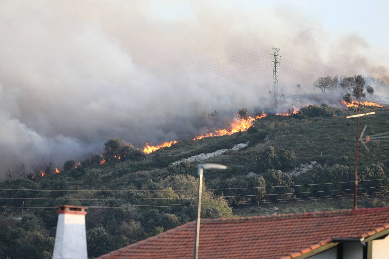 La lucha contra el fuego en Berango