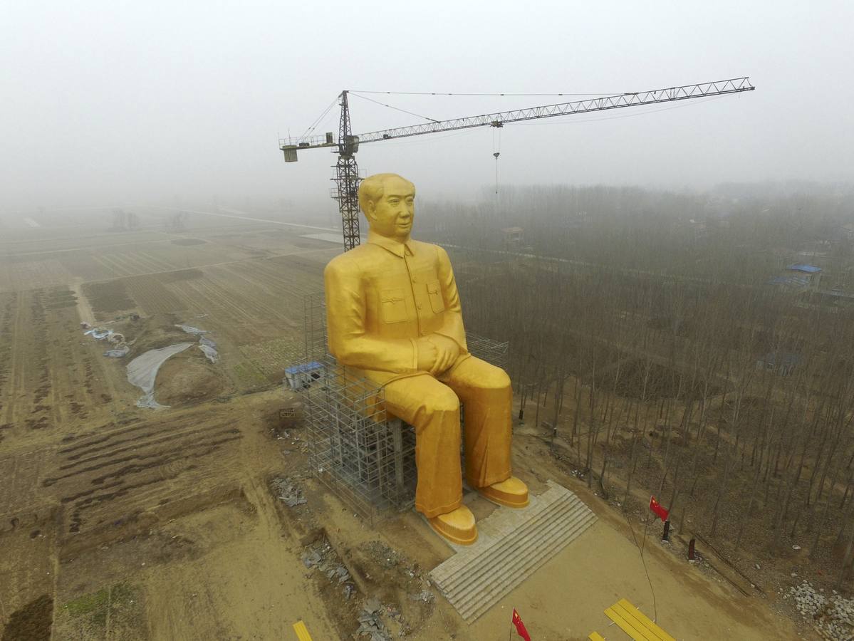 Así era la gigantesca estatua dorada de Mao