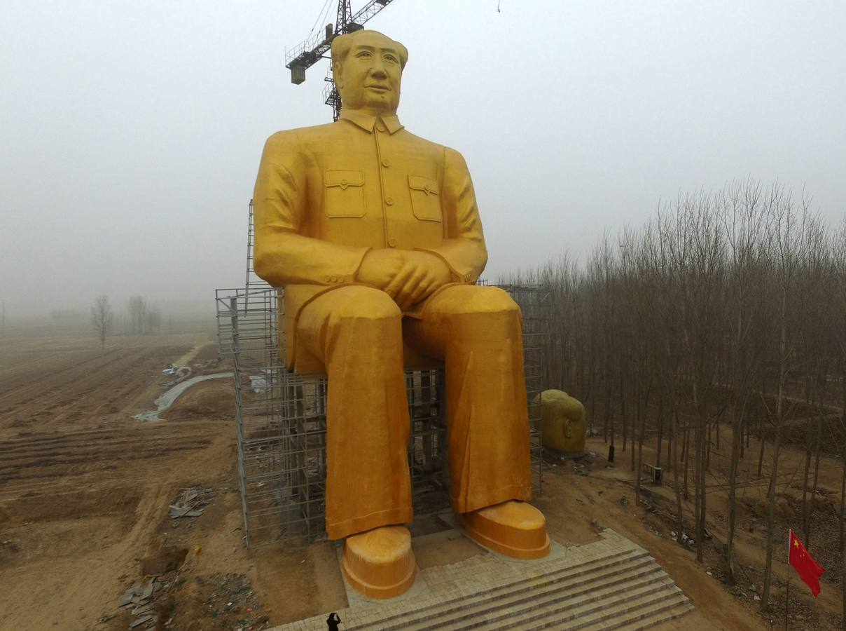 Así era la gigantesca estatua dorada de Mao