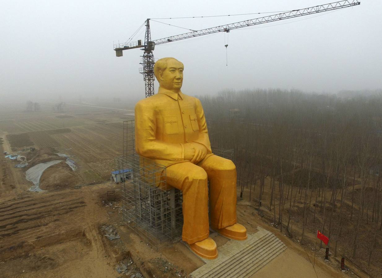 Así era la gigantesca estatua dorada de Mao