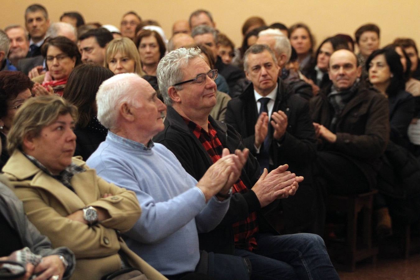 Urkullu participa en la ofrenda floral en Alonsotegi por las víctimas del Bar Aldana