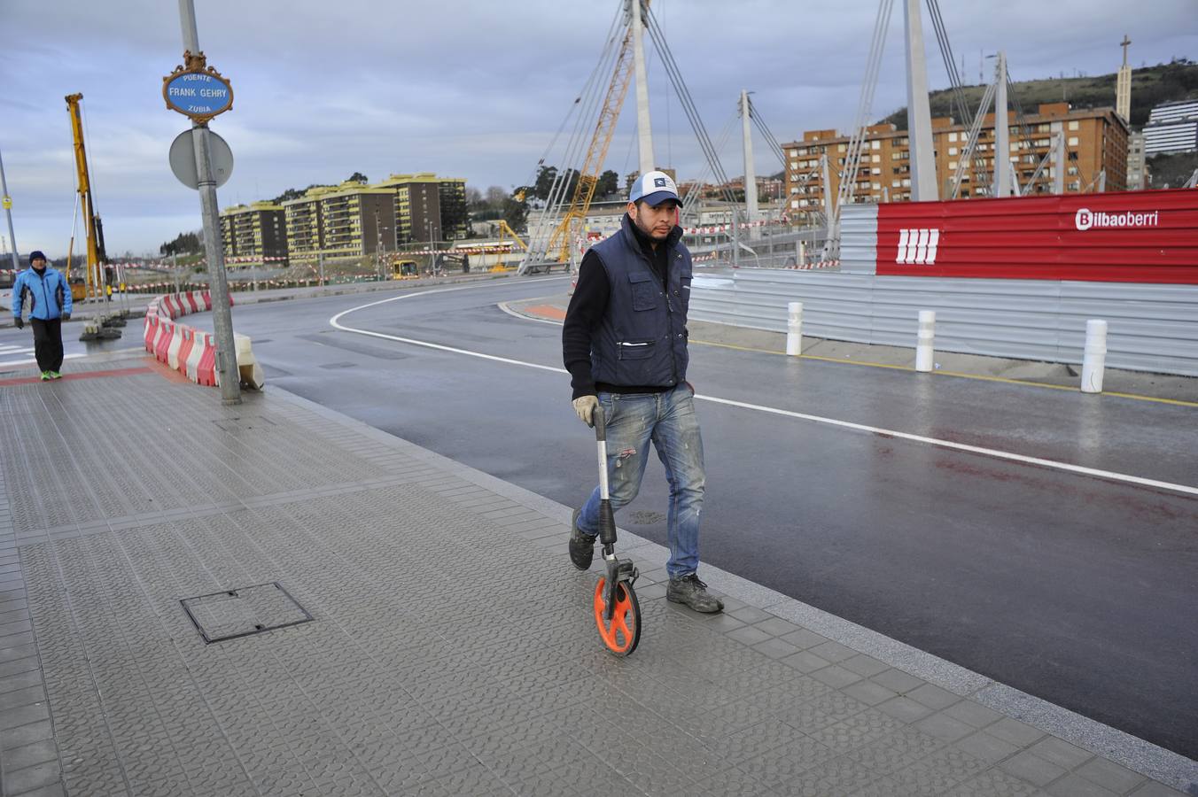 El puente de Gehry ya es la única vía de acceso a Zorrozaurre