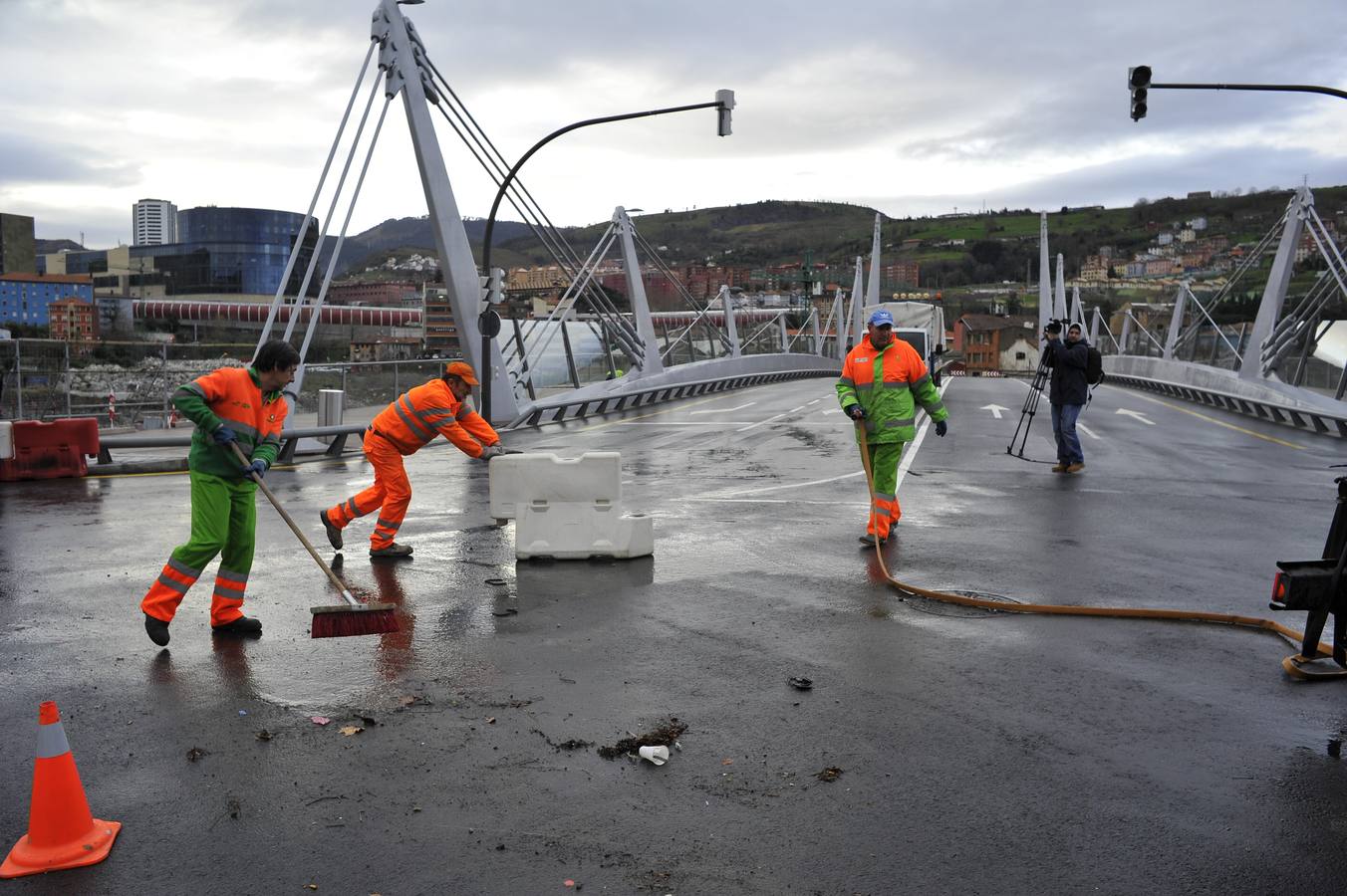 El puente de Gehry ya es la única vía de acceso a Zorrozaurre