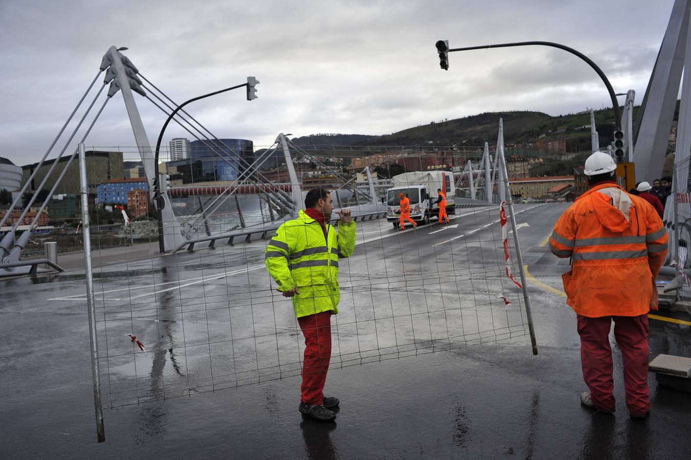 El puente de Gehry ya es la única vía de acceso a Zorrozaurre