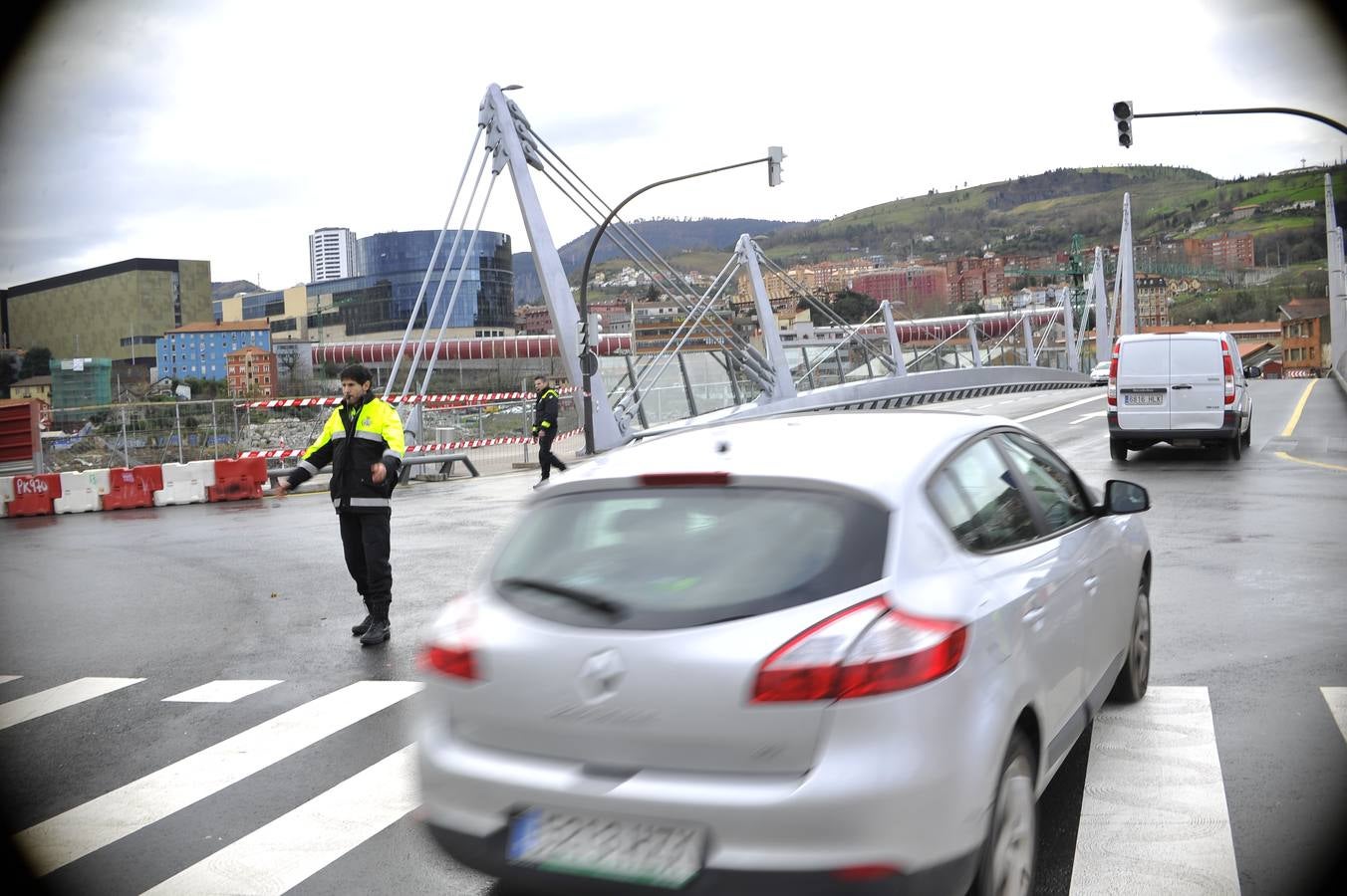 El puente de Gehry ya es la única vía de acceso a Zorrozaurre