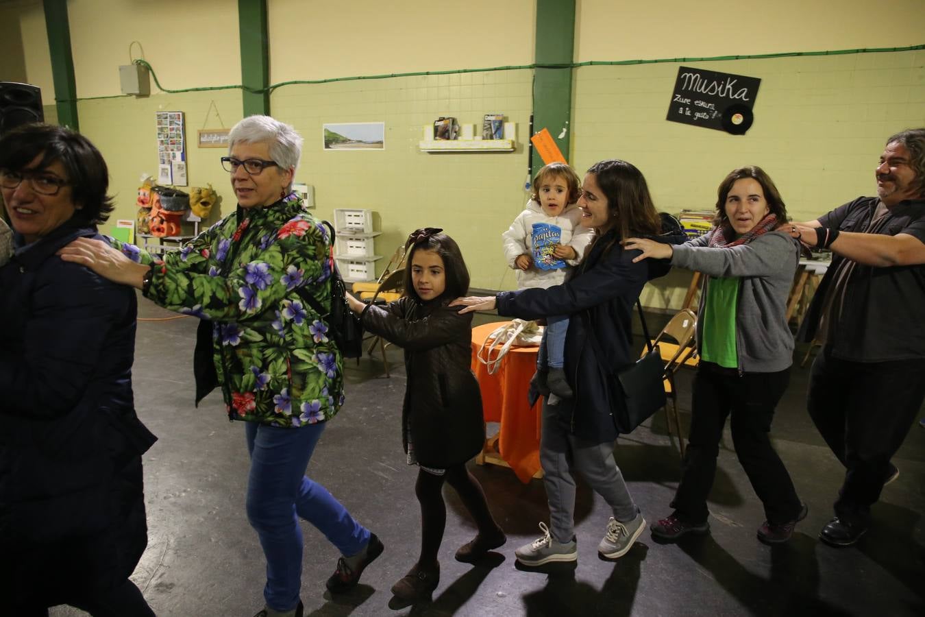 Portugalete disfruta en familia de su mercado