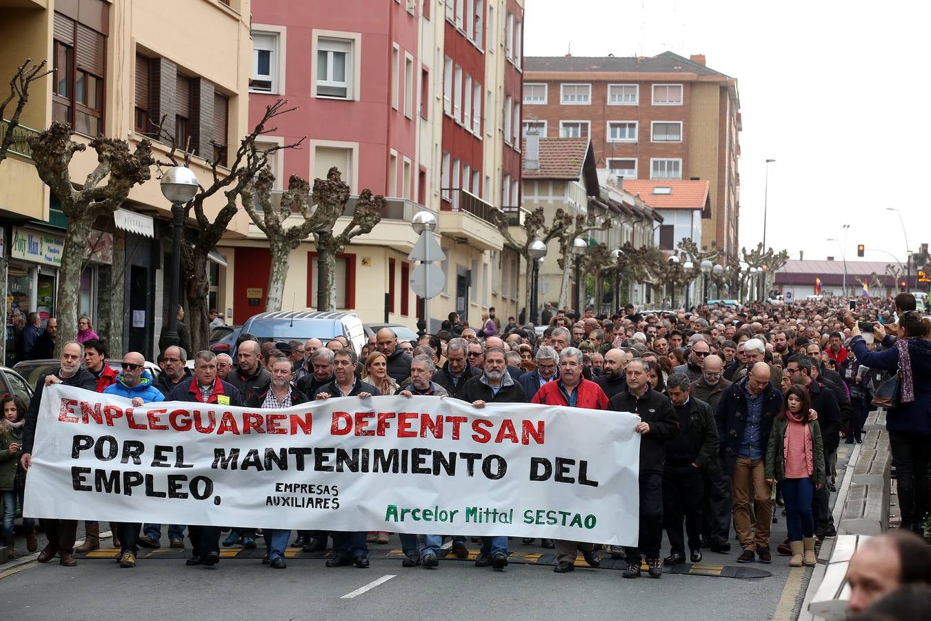 Trabajadores de la ACB de Sestao protestan por la &quot;parada temporal indefinida&quot;