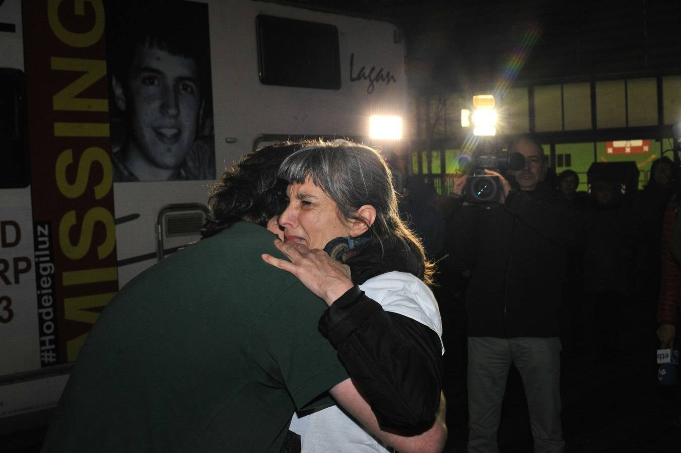 Regreso. La autocaravana solidaria a favor de Hodei regresa a Galdakao, tras recorrer varios países europeos para difundir el mensaje sobre su desaparición y buscar colaboración ciudadana.