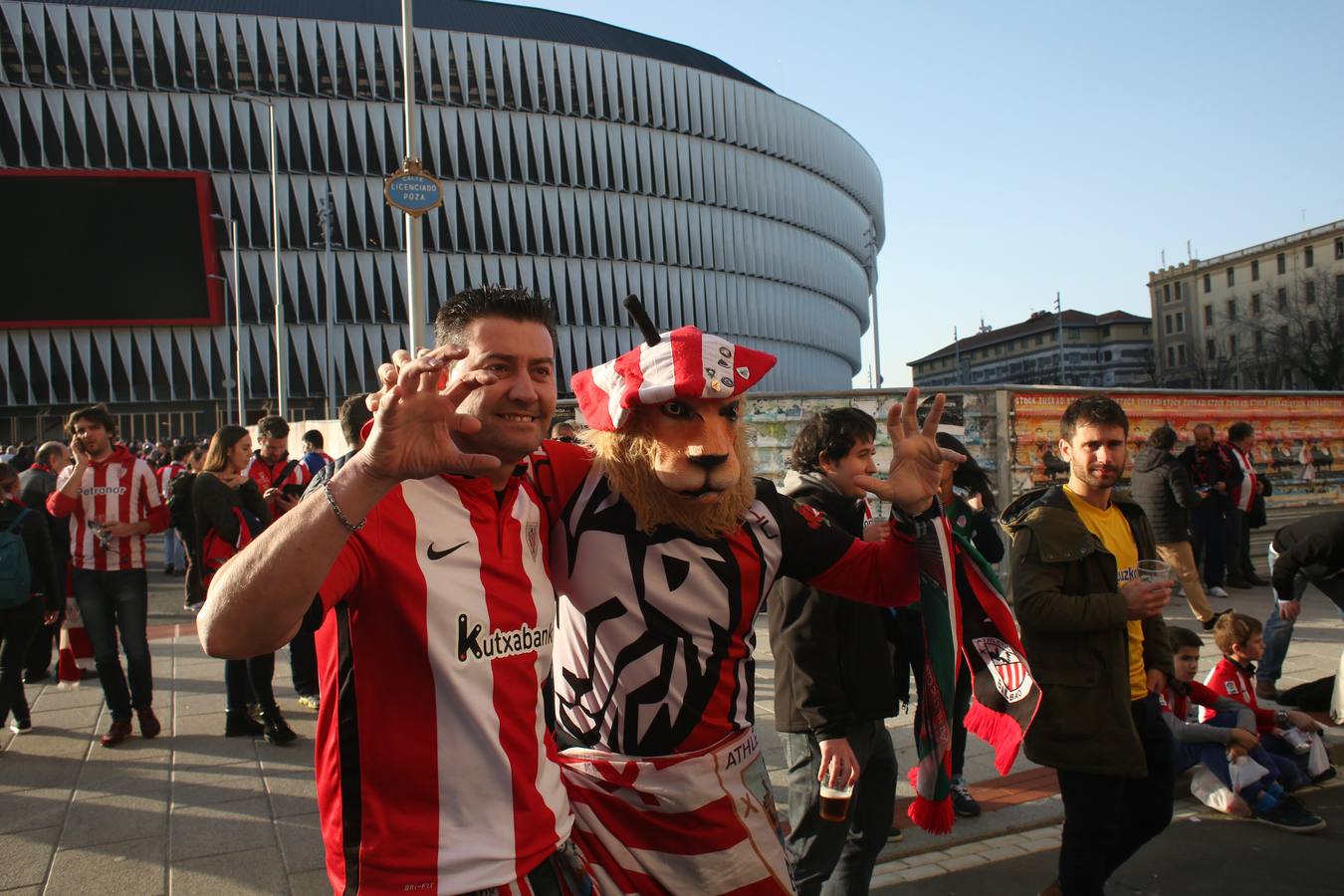 Buen ambiente en las calles de Bilbao antes del berdi