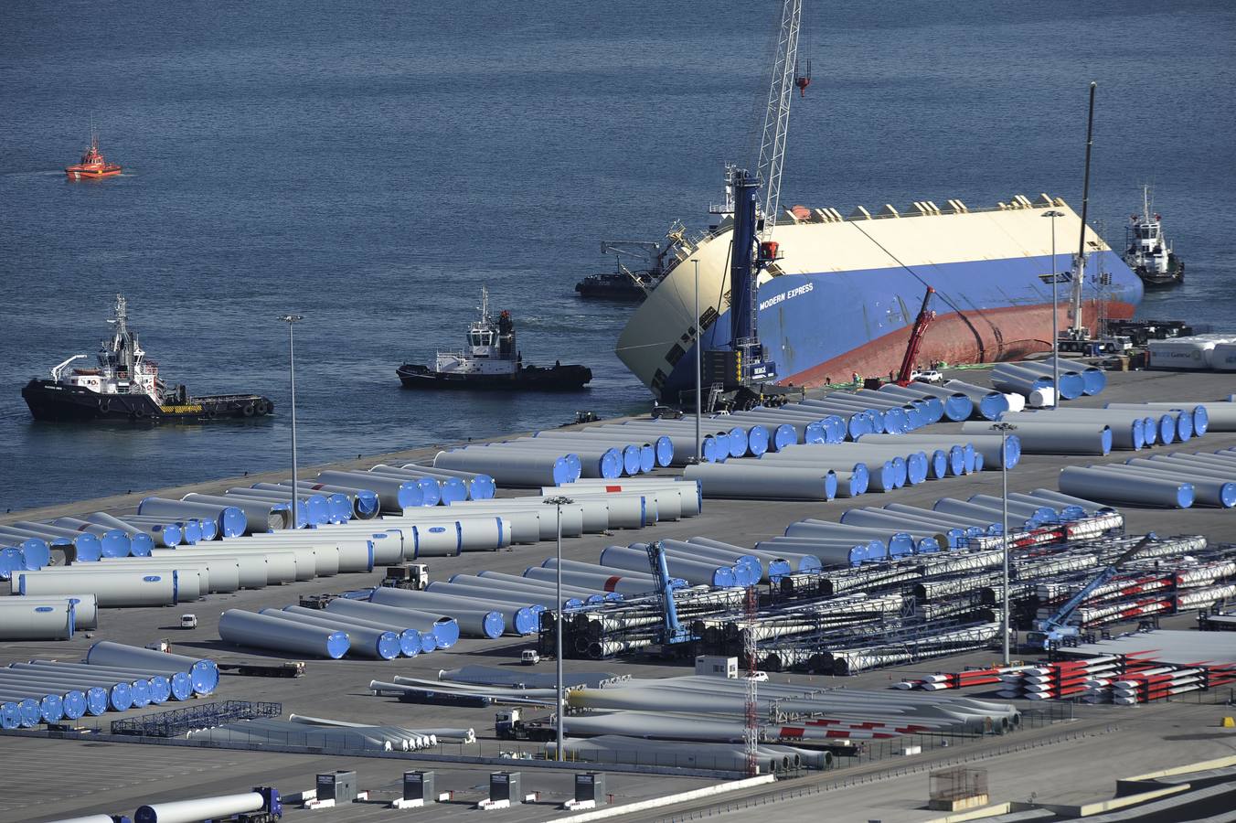 Así ha sido el recorrido del &#039;Modern Express&#039; hasta quedar &#039;enderezado&#039; en el Puerto de Bilbao