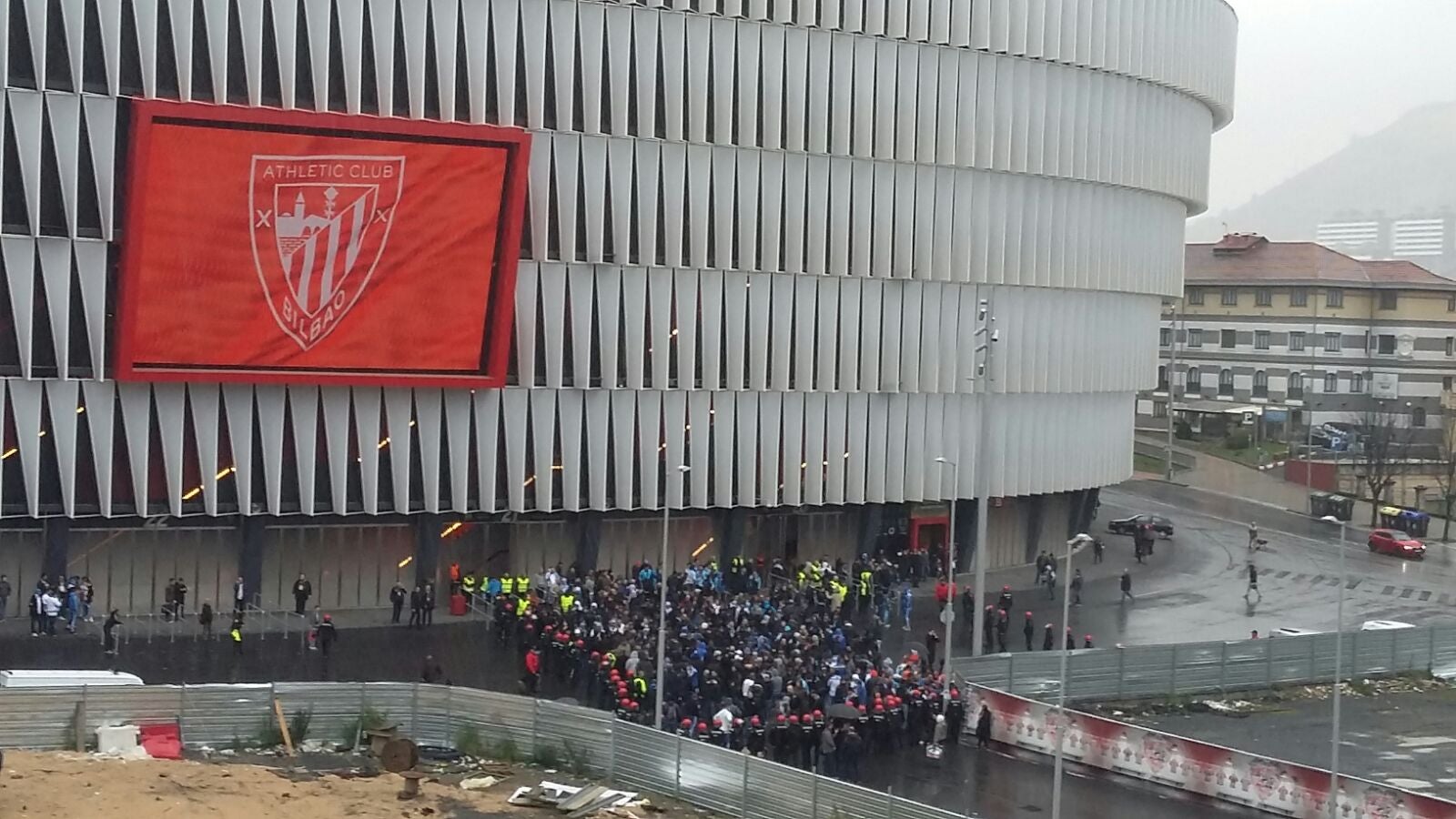 Cinco detenidos en la batalla campal entre los hinchas del Marsella y el Athletic